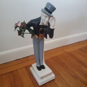 Vintage 1968 I W Harper Kentucky Bourbon Whiskey Decanter Collector's Bottle